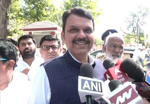 लखनऊ पहुंचे महाराष्ट्र के उप मुख्यमंत्री देवेंद्र फडणवीस, कहा- रामलला का आशीर्वाद लेने आया हूं!