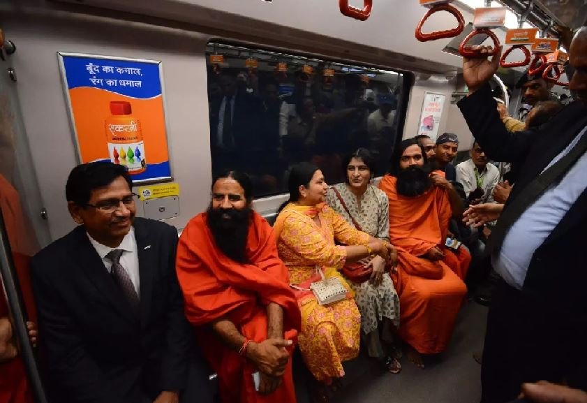 लखनऊ में बाबा रामदेव ने सीएम योगी से की मुलाकात, मेट्रो में हुए सवार, अखिलेश ने कहा- सपा का काम-बाबाजी प्रणाम