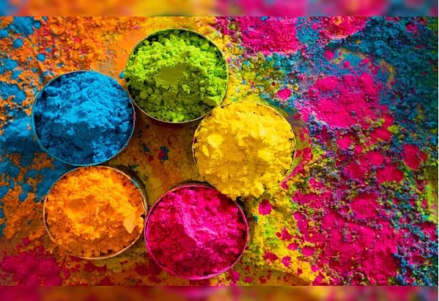 रंगों की दुकानों में चाईनीज बॉय बॉय के साथ मेक इन इंडिया का स्लग, लोगों को खूब आ रहा पसंद