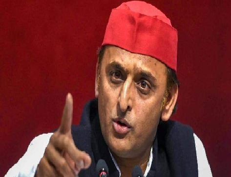 काशी विश्वनाथ मंदिर में स्पर्श दर्शन शुल्क की खबरों पर भड़के अखिलेश, कहा- BJP गंगा स्पर्श पर भी शुल्क लगा देगी